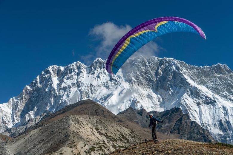 UNEP adds paraglider to Mountain Heroes team