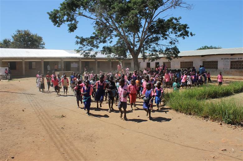 Malawi school to benefit from water-saving dye process