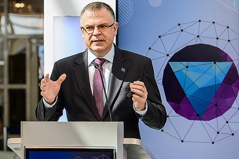 Elgar Straub: What new technology tells us about textiles