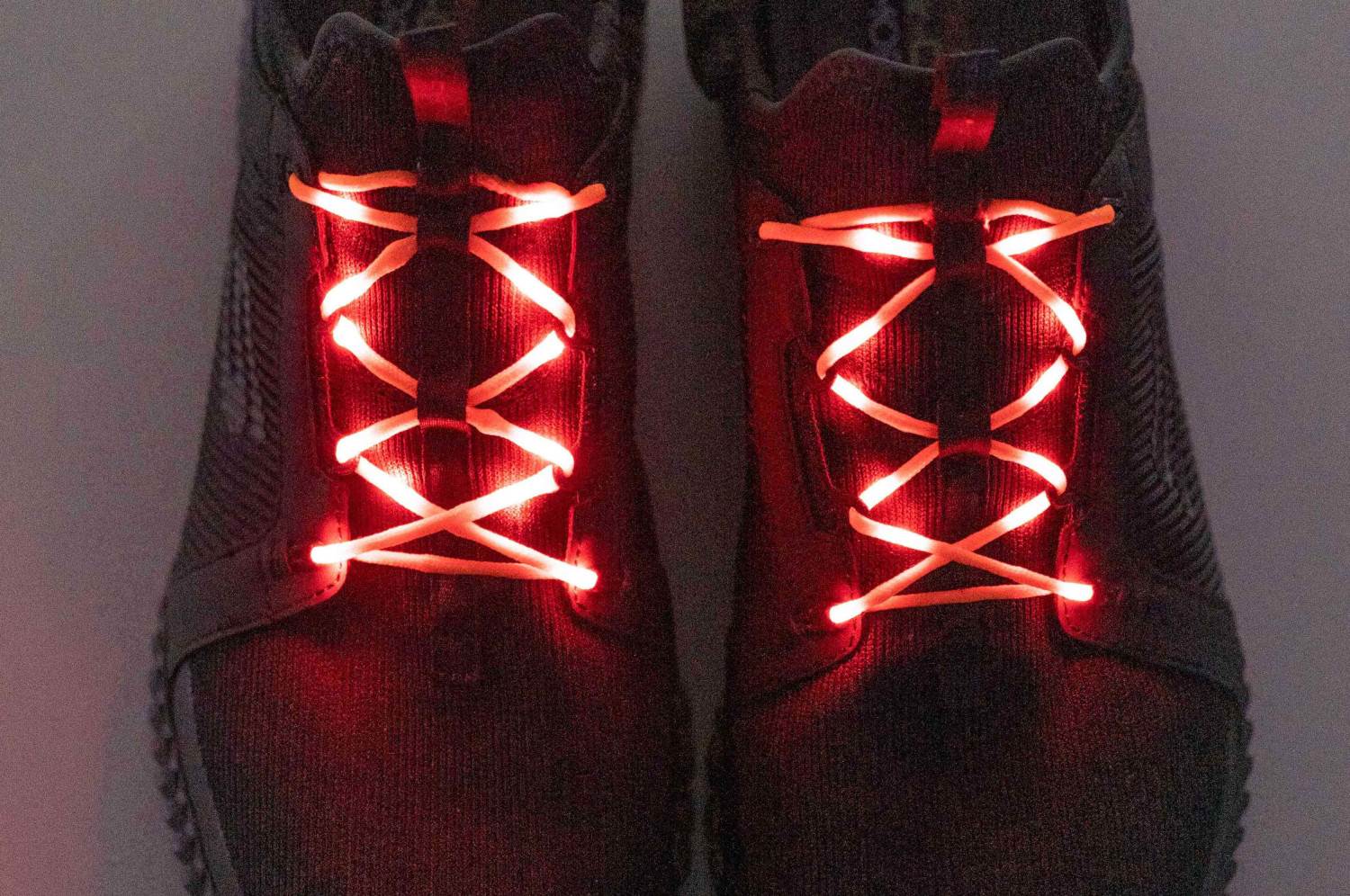 LED shoelaces boost runners’ visibility