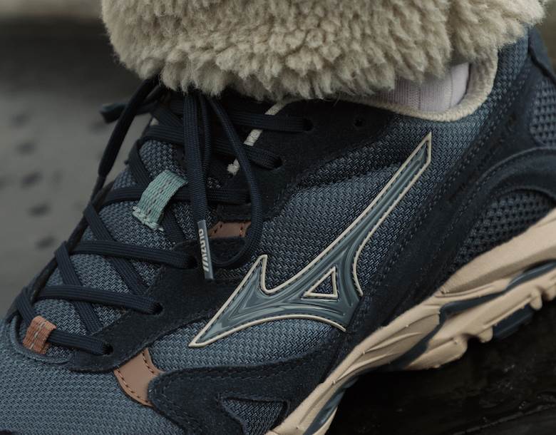 Sea pictures in Mizuno capsule collection