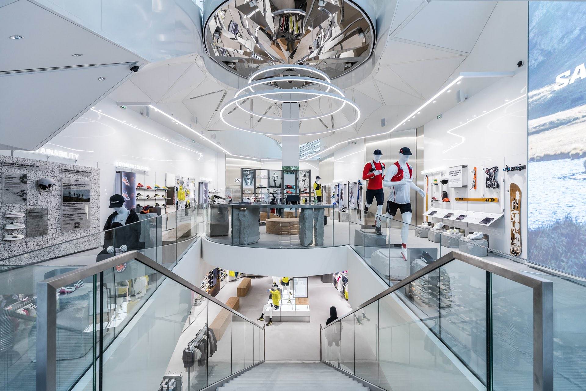 Salomon lands on the Champs-Élysées                                                                                                                                                                     