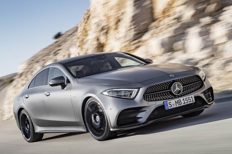 Another record quarter for Mercedes-Benz