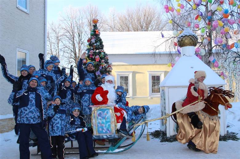 Volga Tannery donates gifts to orphanage