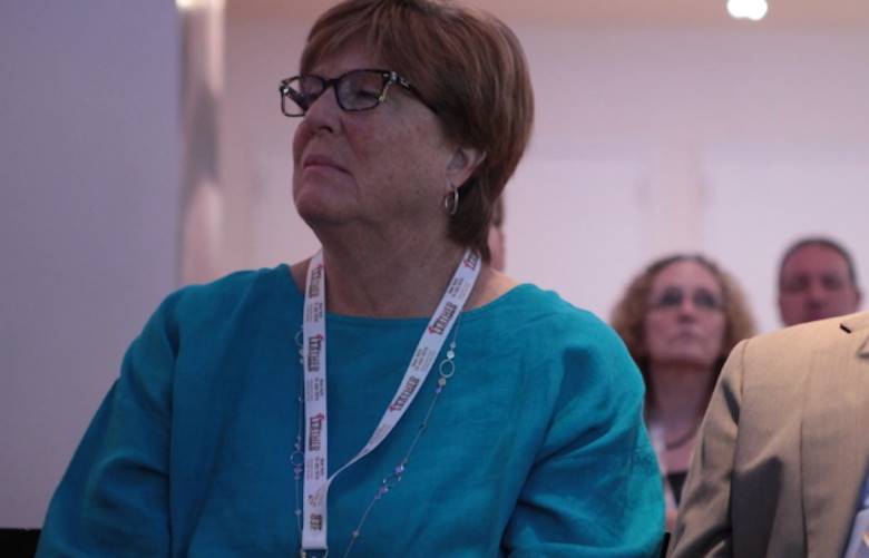 Lisa Howlett to retire