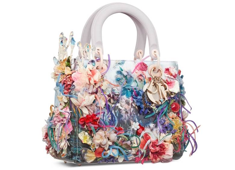 Dior handbag show stops by Shenzhen