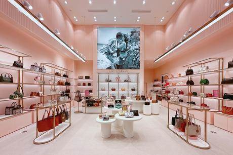 Coccinelle profits from travel retail