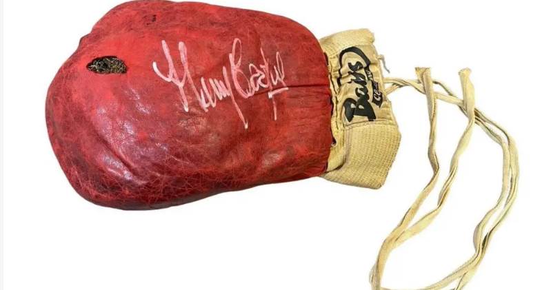 Ali’s iconic leather glove set for auction