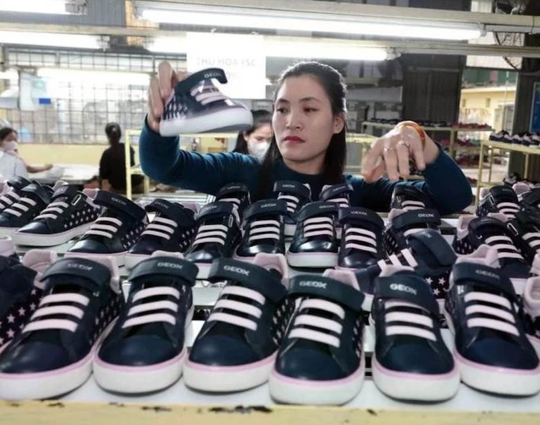 Warning of accelerated disintegration of global trade in goods