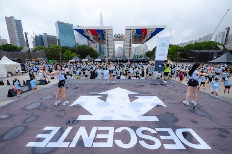 Runners test Descente shoe ranges at Seoul fun run