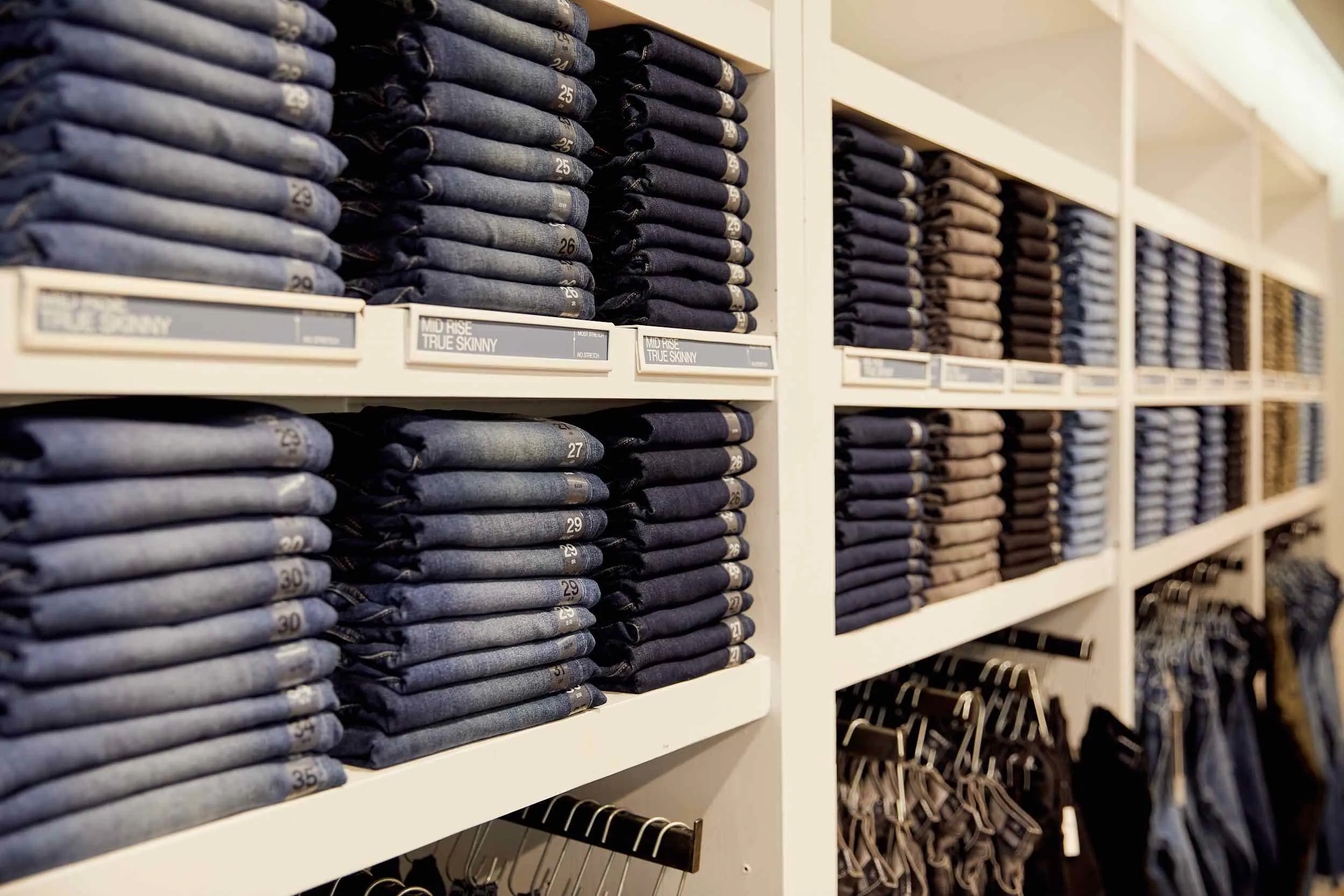 Gap Inc. posts profit in 2021