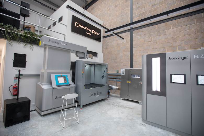 Isko puts on a show in London