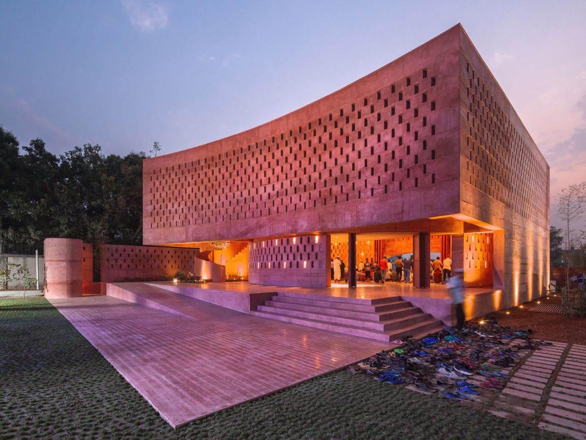 Jeans manufacturer builds mosque for workers