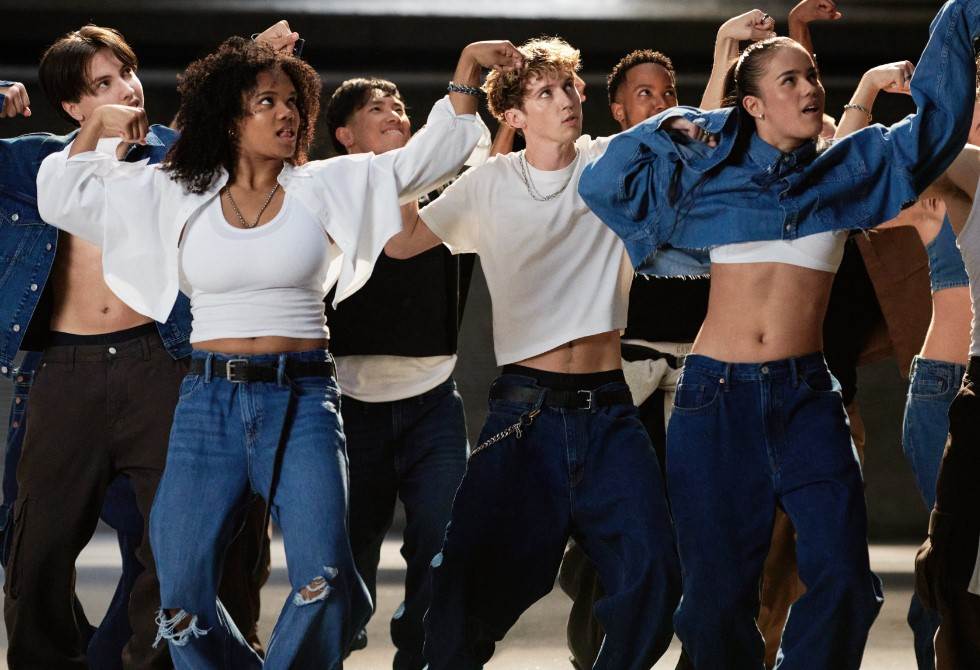 Dancers show fluid movement in Gap’s loose fits