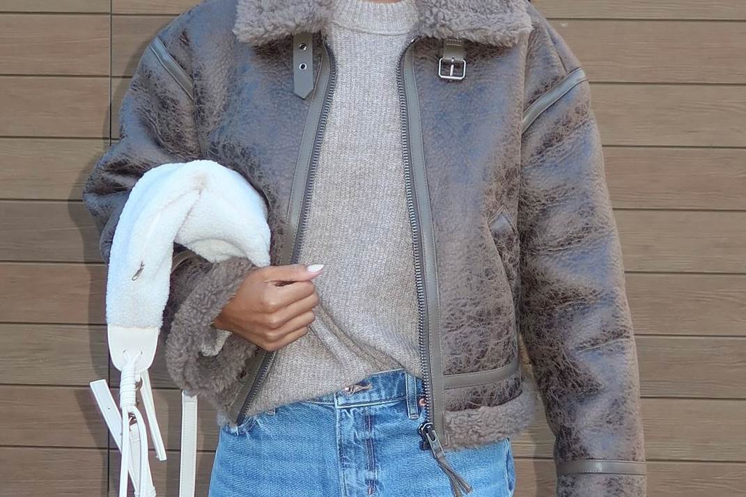 American Eagle on track with cautious targets