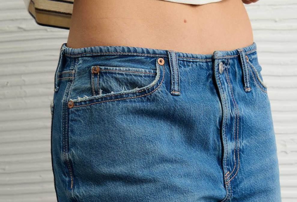 Holiday sales boost AEO outlook                                                                                                                                                                         